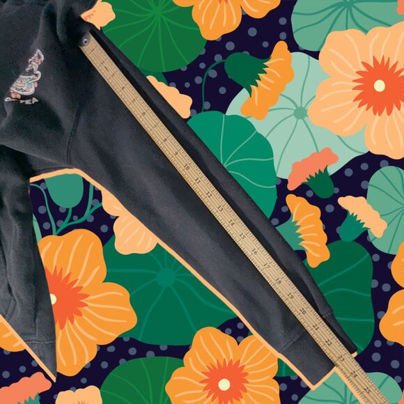 Last Call Co. "Not Your Cup of Tea" Skull Graphic Hoodie, approx. size unisex S - Picture 7 of 8